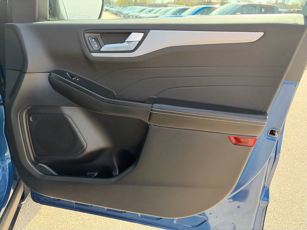 Used 2023 Ford Escape Platinum AWD/4WD image 11