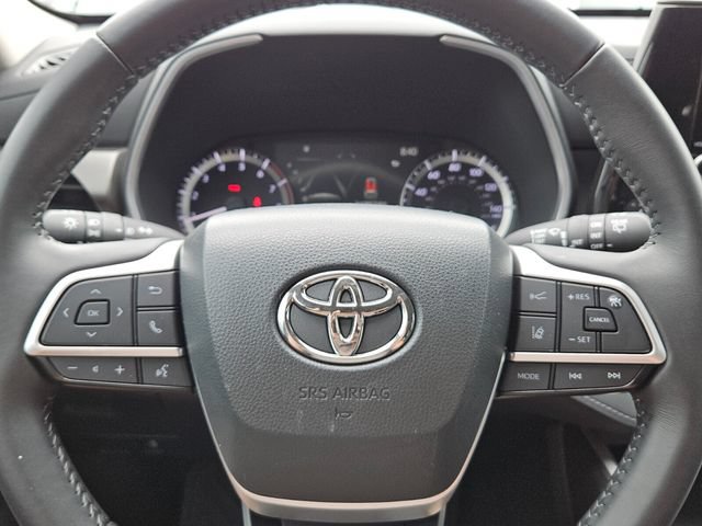 Used 2023 Toyota Highlander XLE FWD image 13