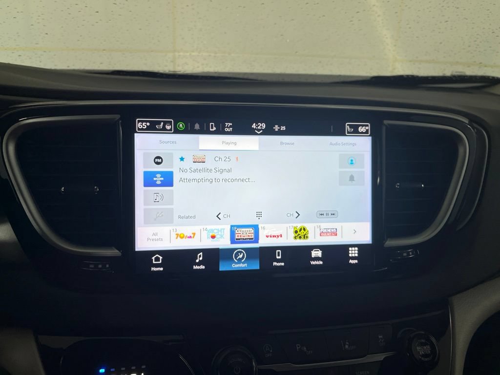 Used 2024 Chrysler Pacifica Touring-L FWD image 63