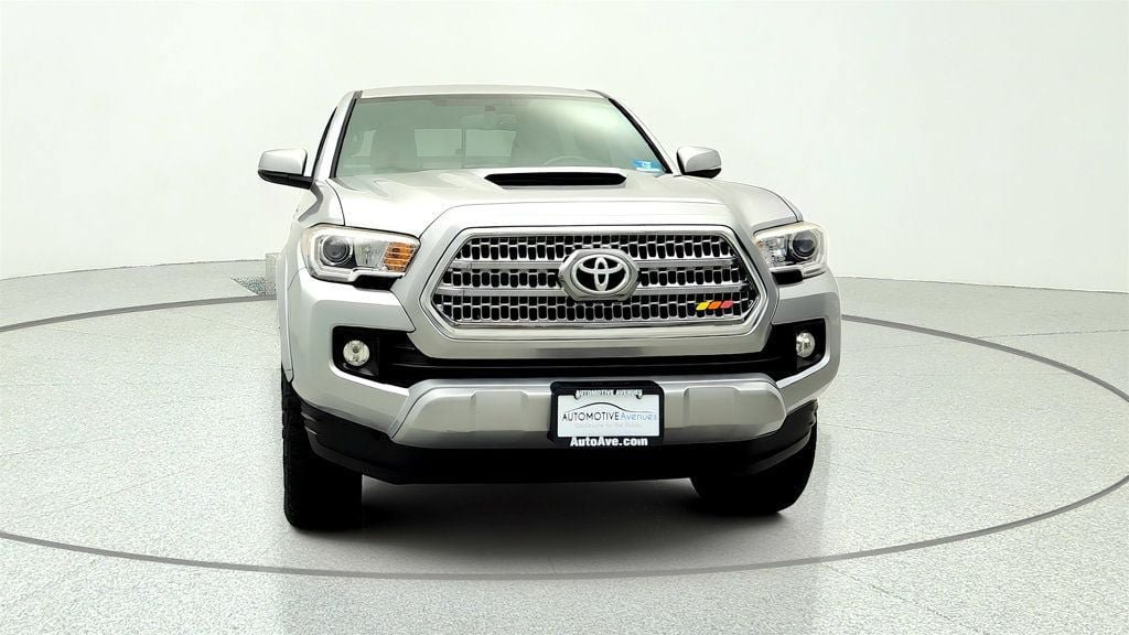 Used 2016 Toyota Tacoma TRD Sport w/ Towing Package AWD/4WD image 2