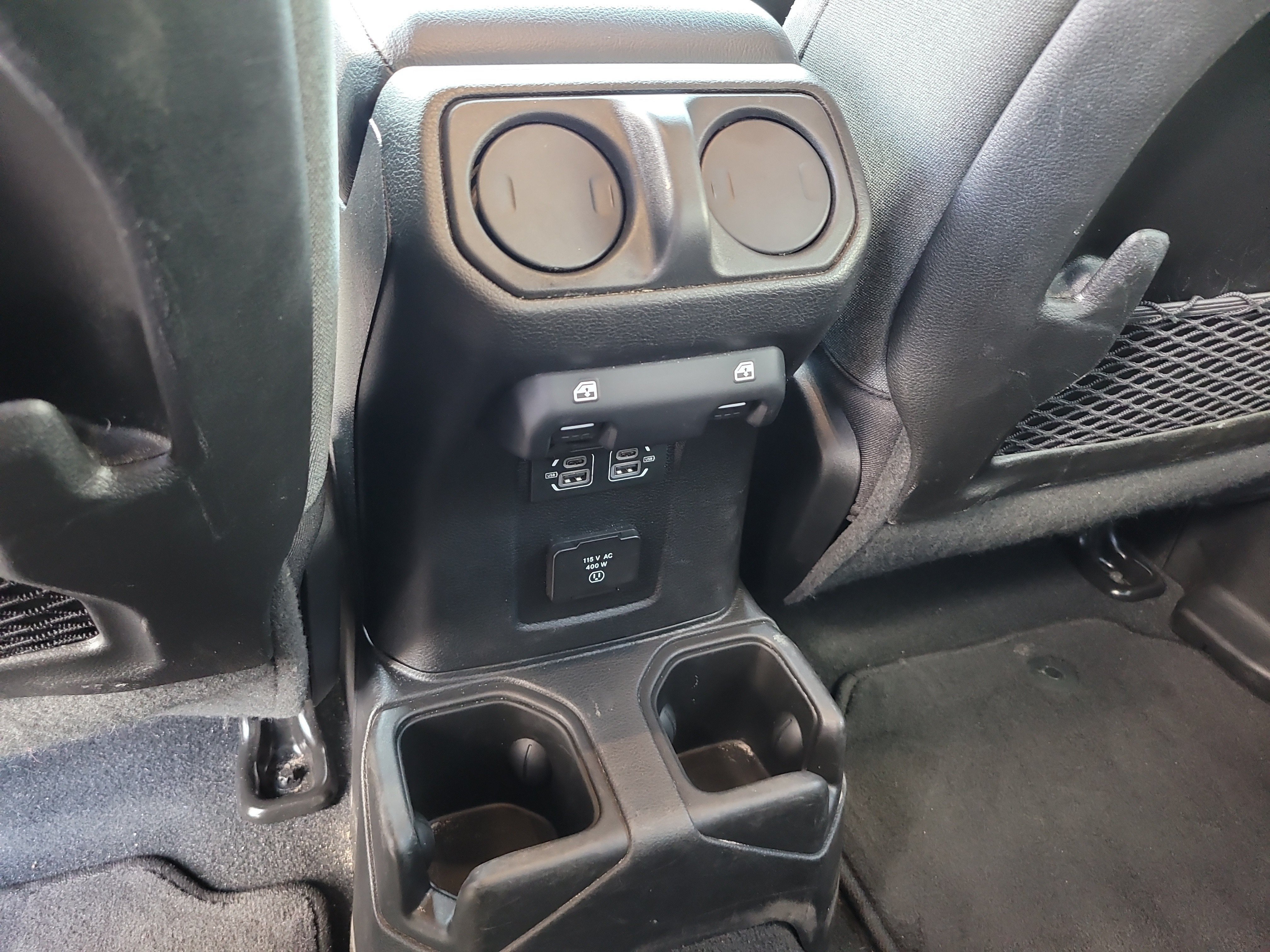 Used 2024 Jeep Gladiator Rubicon w/ Technology Group AWD/4WD image 14