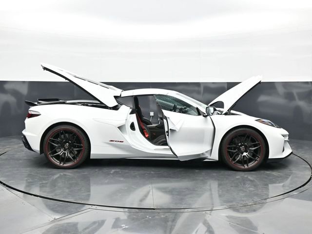 Used 2024 Chevrolet Corvette Z06 w/ Stealth Interior Trim Package RWD image 32