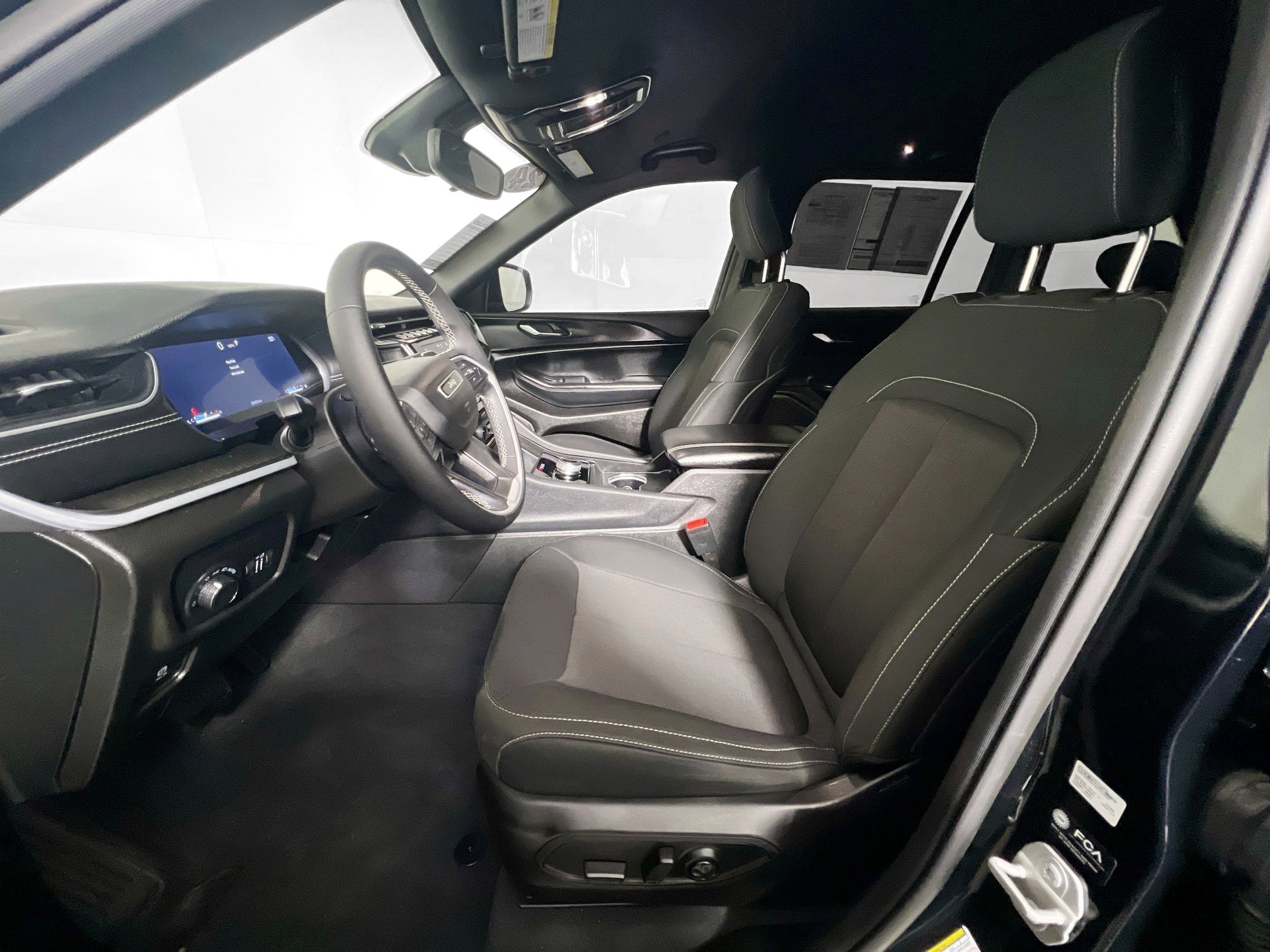 Used 2024 Jeep Grand Cherokee Laredo w/ Trailer Tow Package image 14