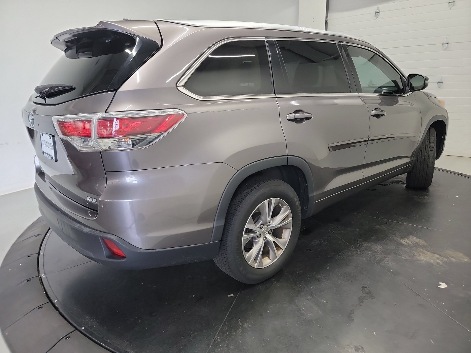Used 2015 Toyota Highlander XLE FWD image 9