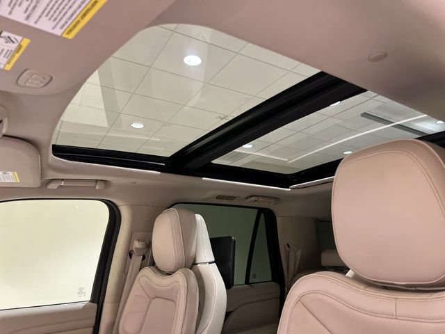 Used 2019 Lincoln Navigator L Reserve AWD/4WD image 18