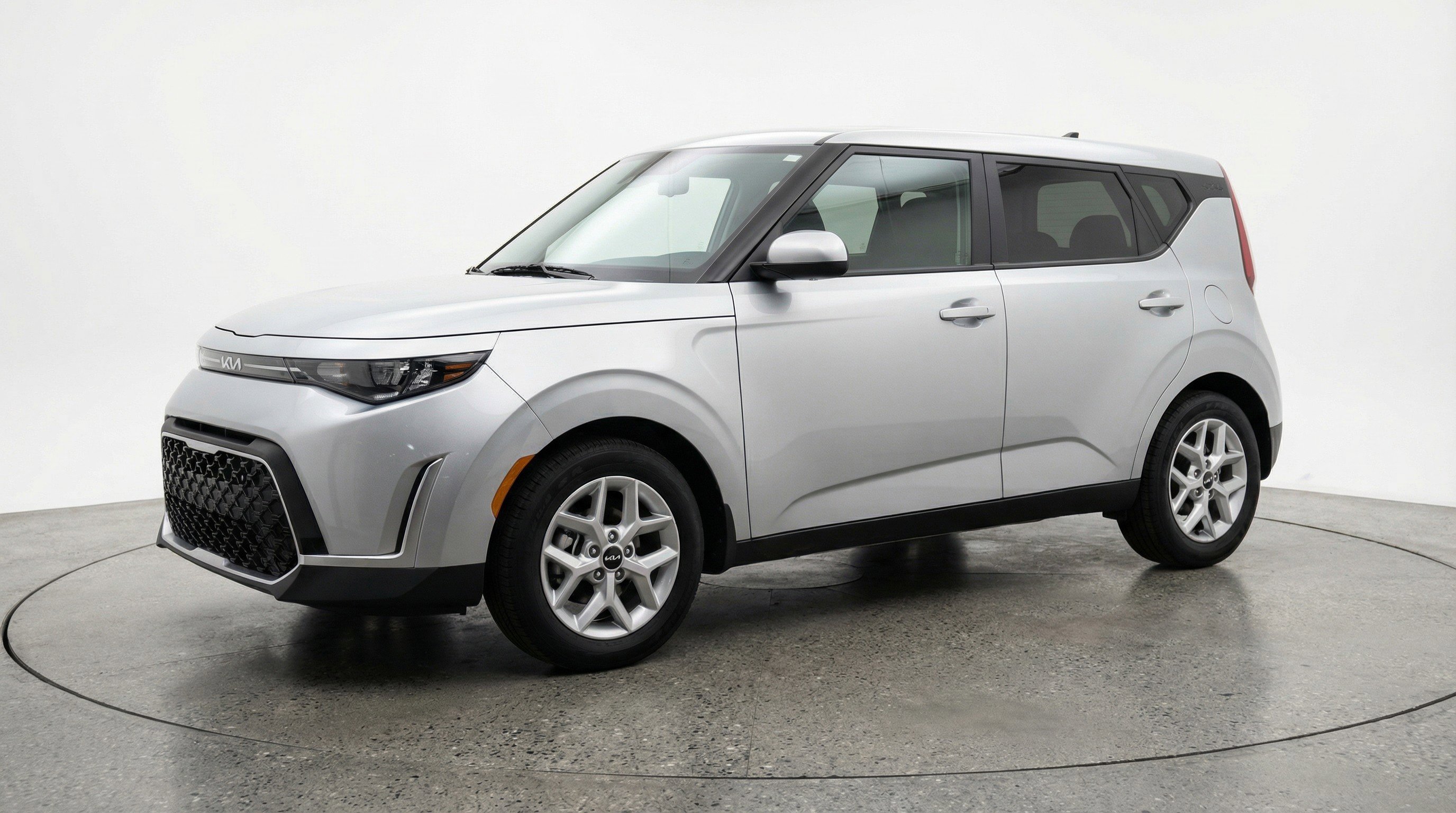Used 2025 Kia Soul LX w/ LX Technology Package image 3