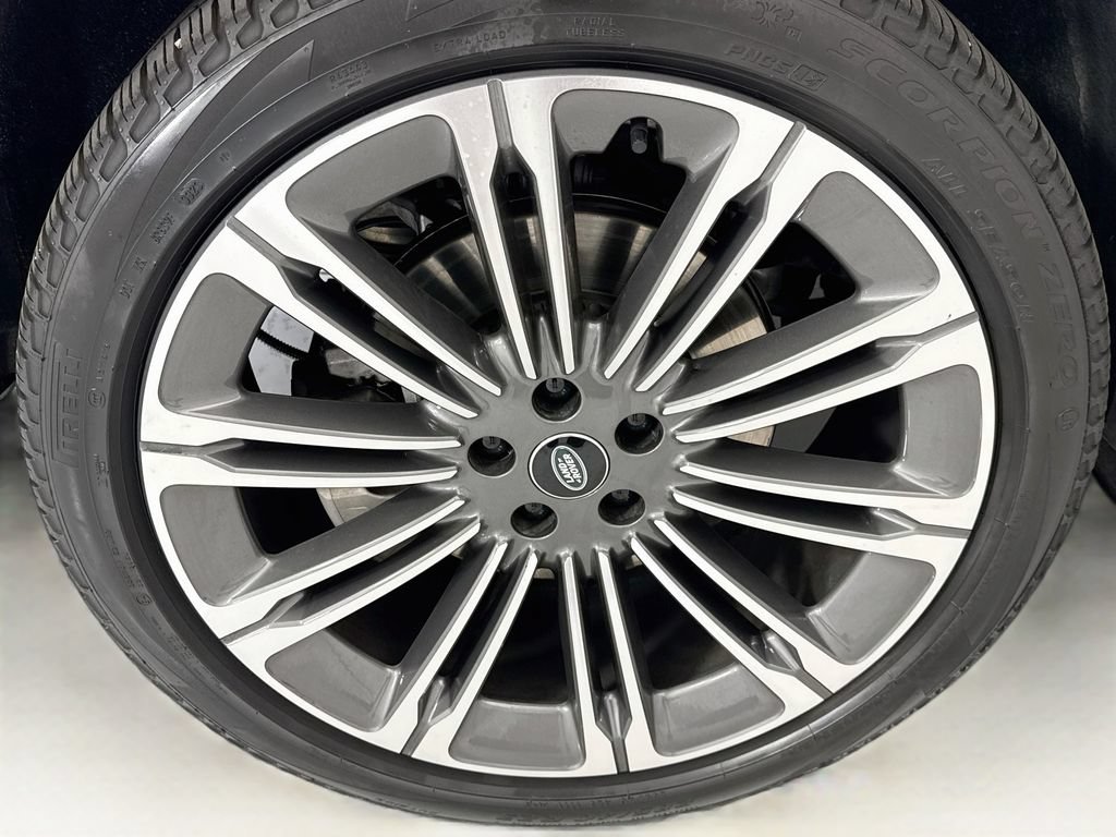 Used 2024 Land Rover Range Rover SE AWD/4WD image 32
