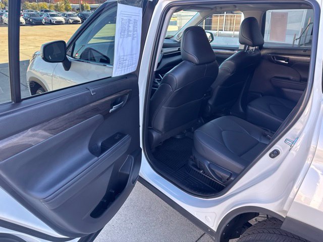 Used 2026 Toyota Highlander Limited AWD/4WD image 19
