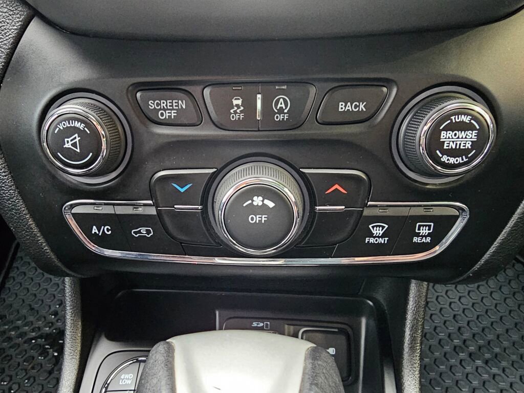 Used 2016 Jeep Cherokee Trailhawk w/ Leather Interior Group image 29