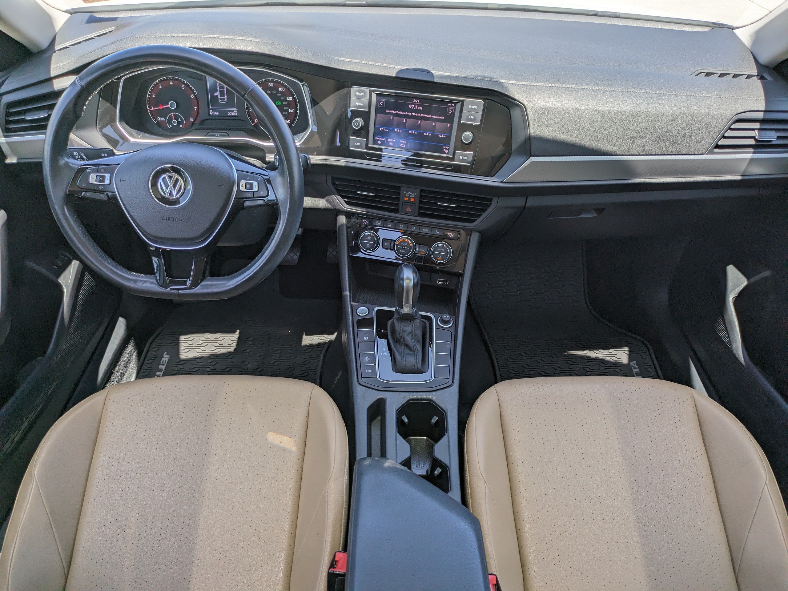 Used 2019 Volkswagen Jetta SE w/ Cold Weather Package FWD image 14