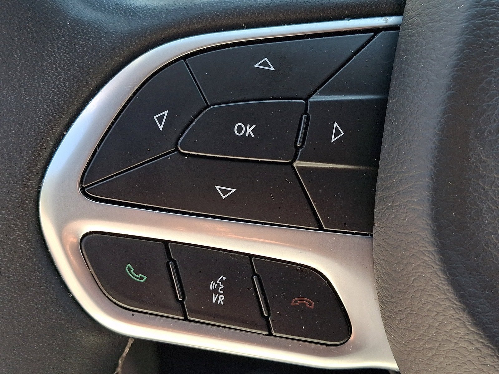 Used 2023 Chrysler Pacifica Touring-L FWD image 23
