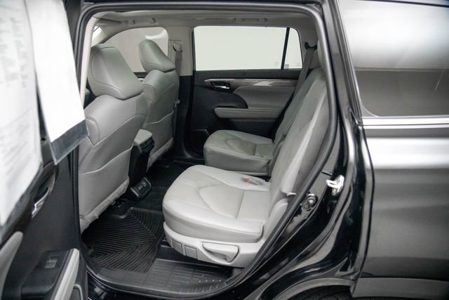 Used 2023 Toyota Highlander Platinum image 21