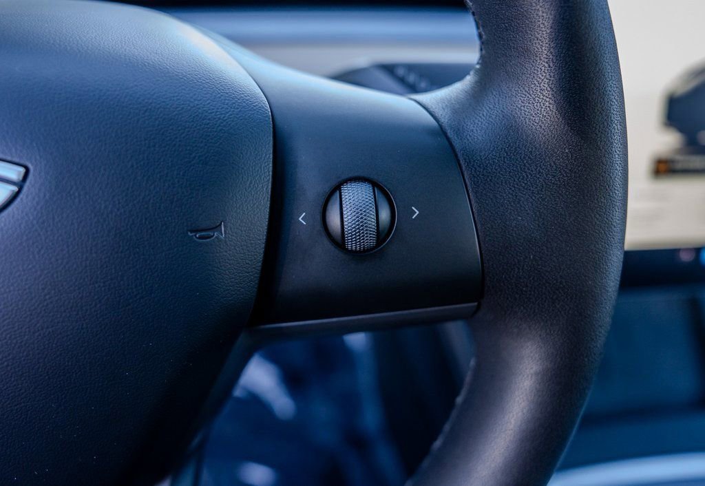 Used 2023 Tesla Model 3 Performance image 7