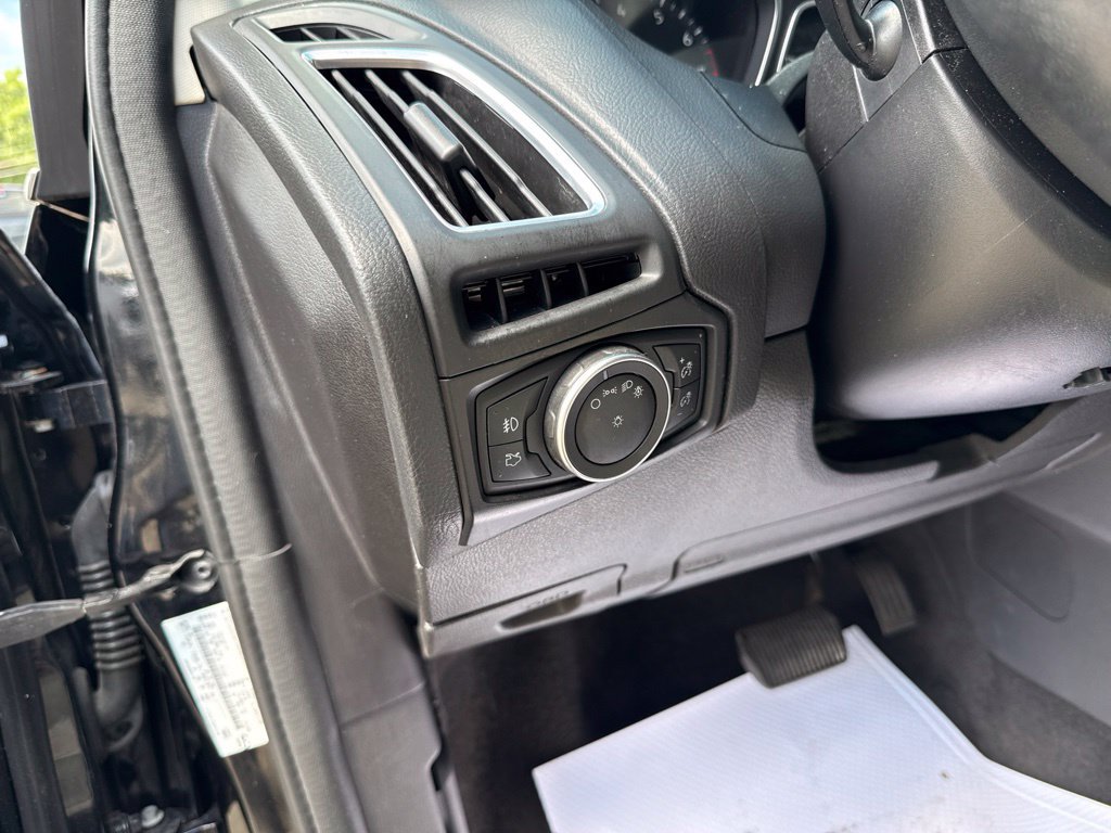 Used 2018 Ford Focus Titanium FWD image 25