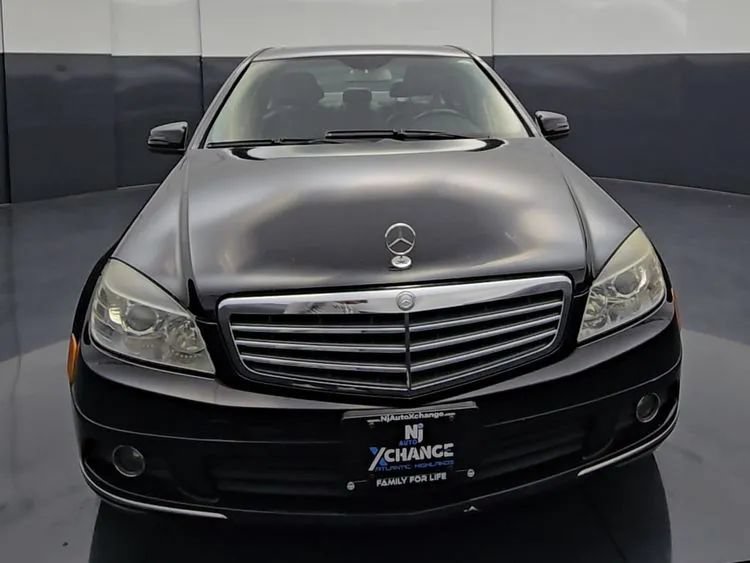 Used 2011 Mercedes-Benz C 300 4MATIC Sedan image 4