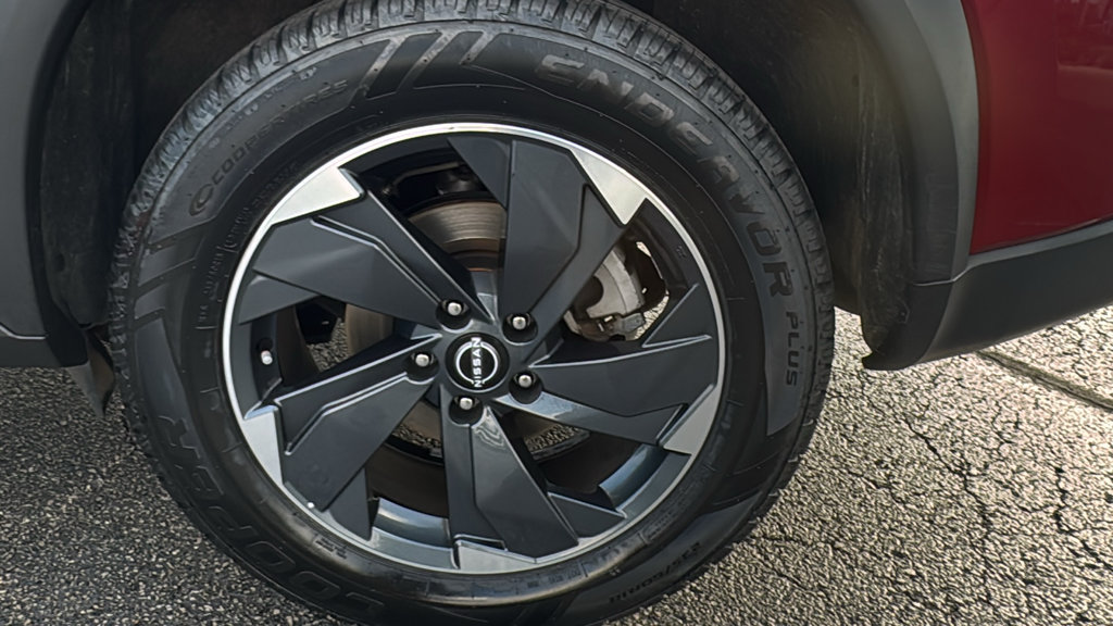 Used 2025 Nissan Rogue SV AWD/4WD image 9