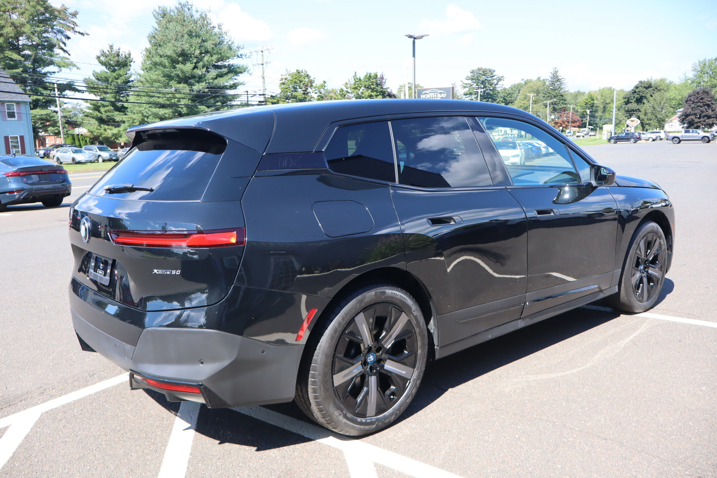 Used 2025 BMW iX xDrive50 w/ Convenience Package AWD/4WD image 7