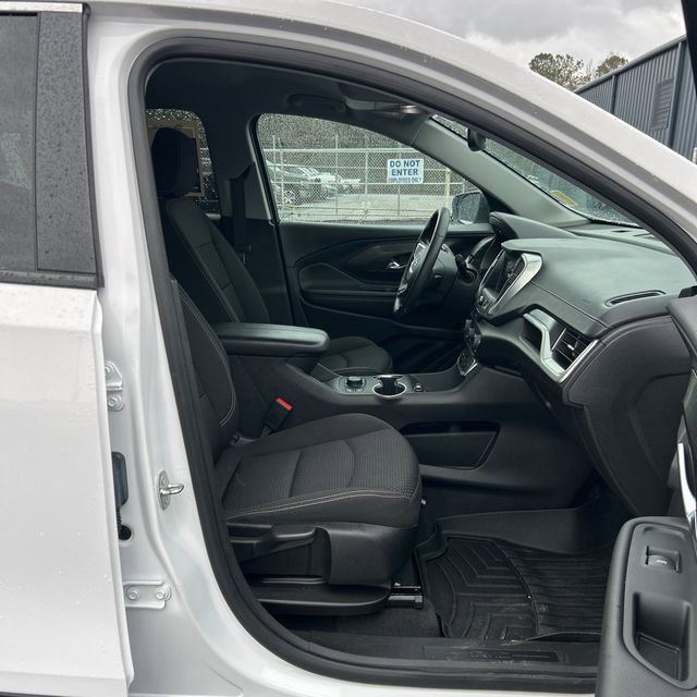 Used 2022 GMC Terrain SLE w/ Driver Convenience Package image 12