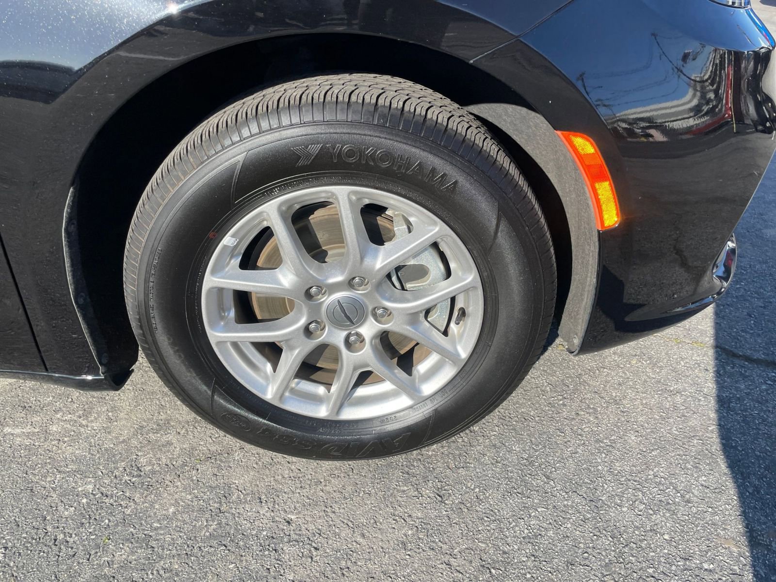 Used 2025 Chrysler Pacifica Select image 32