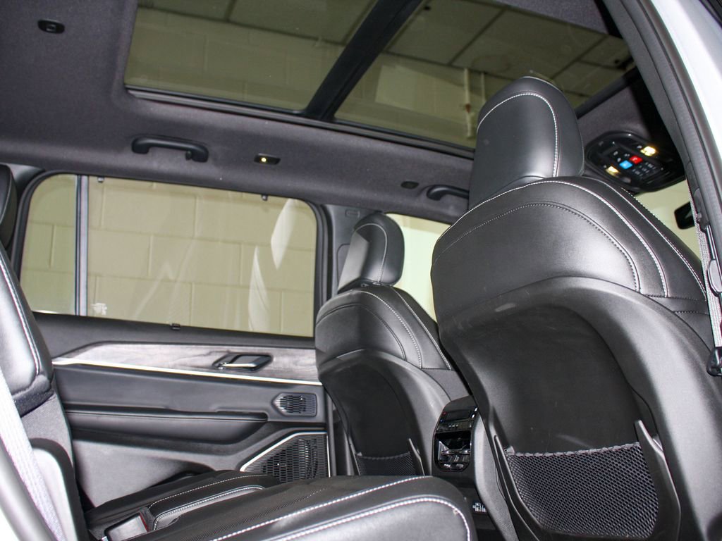 Certified 2024 Jeep Grand Cherokee L Limited w/ Luxury Tech Group II AWD/4WD image 10