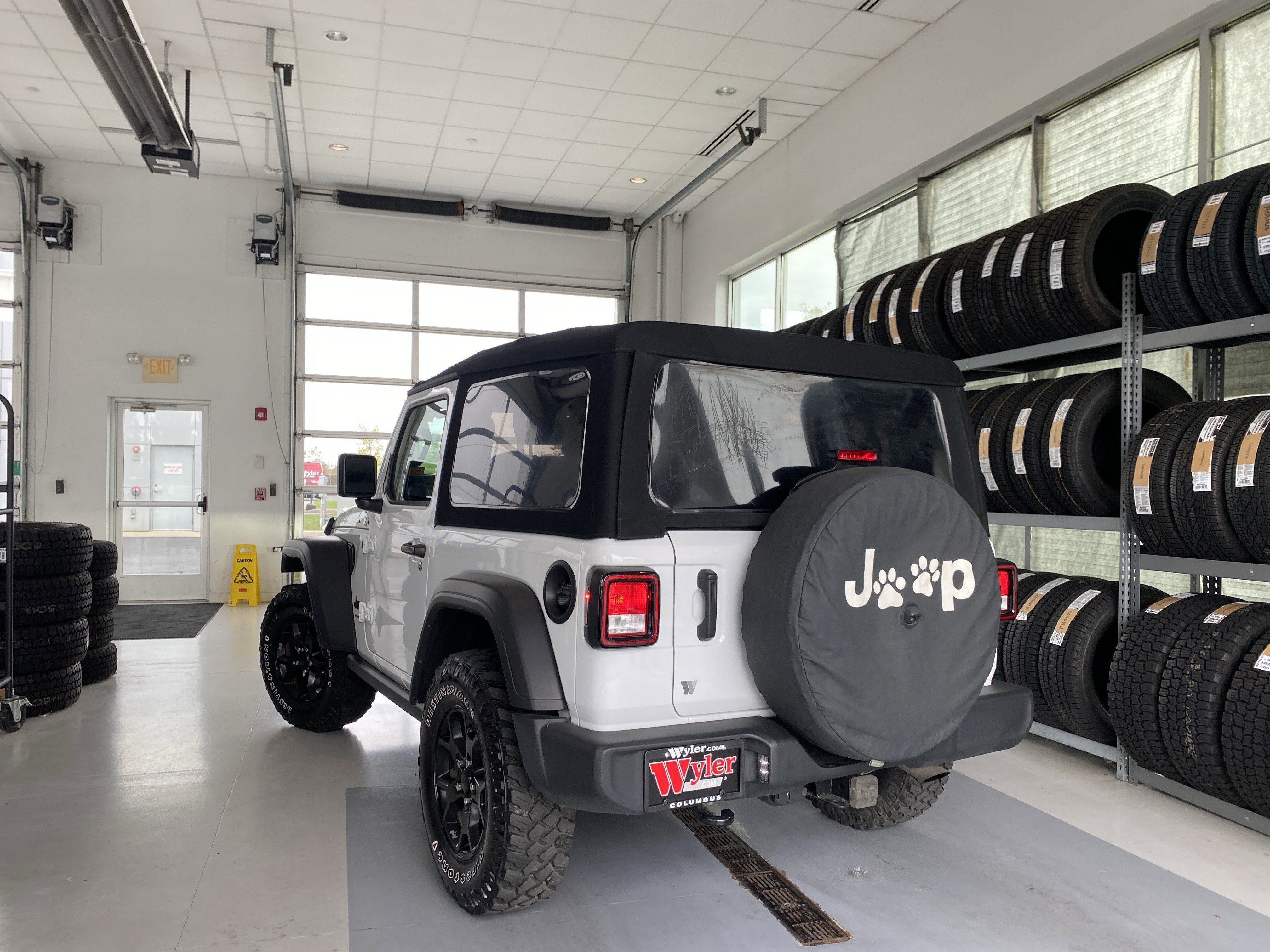 Used 2022 Jeep Wrangler Willys image 3