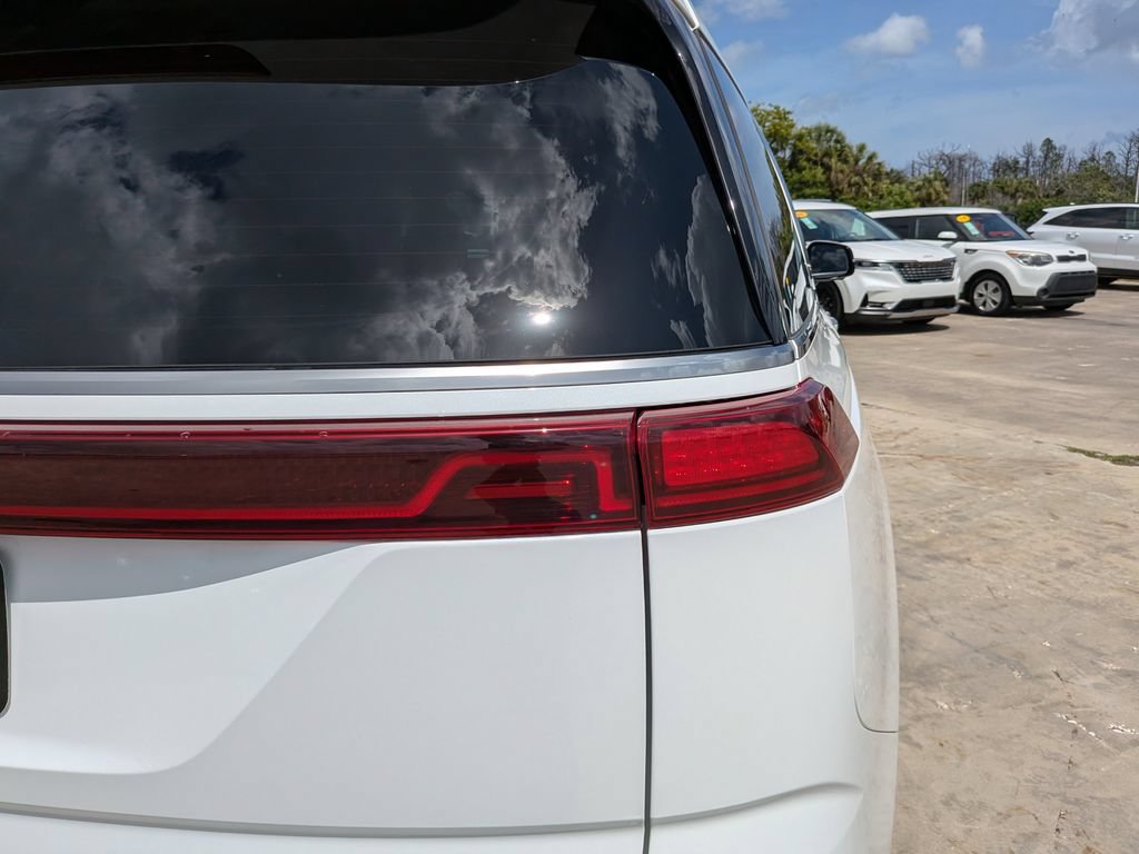 Certified 2024 Kia Carnival SX Prestige FWD image 11