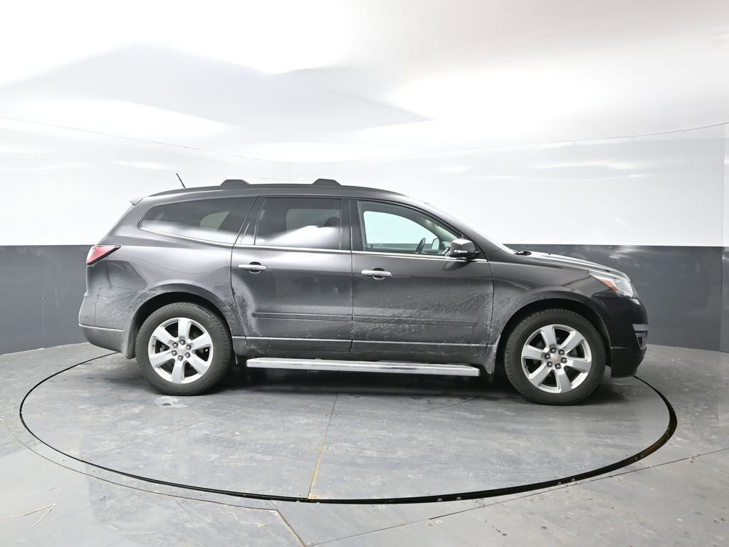 Used 2016 Chevrolet Traverse LT w/ Style and Technology Package image 3