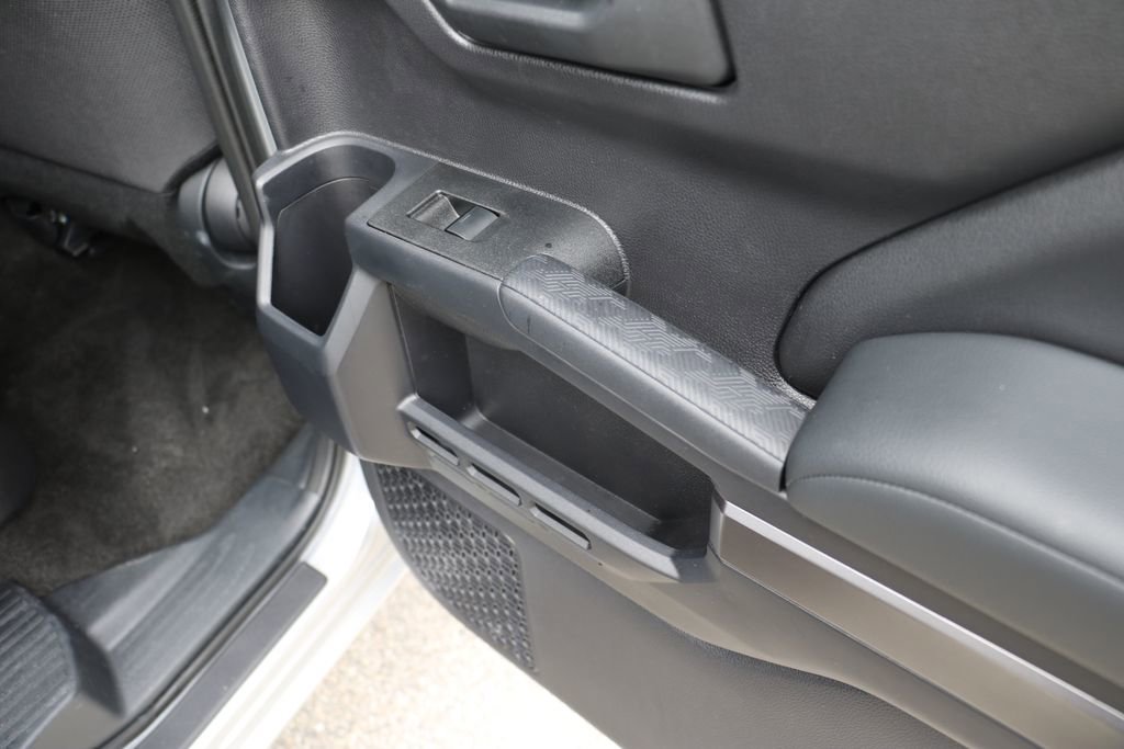 Used 2025 Toyota 4Runner SR5 AWD/4WD image 32