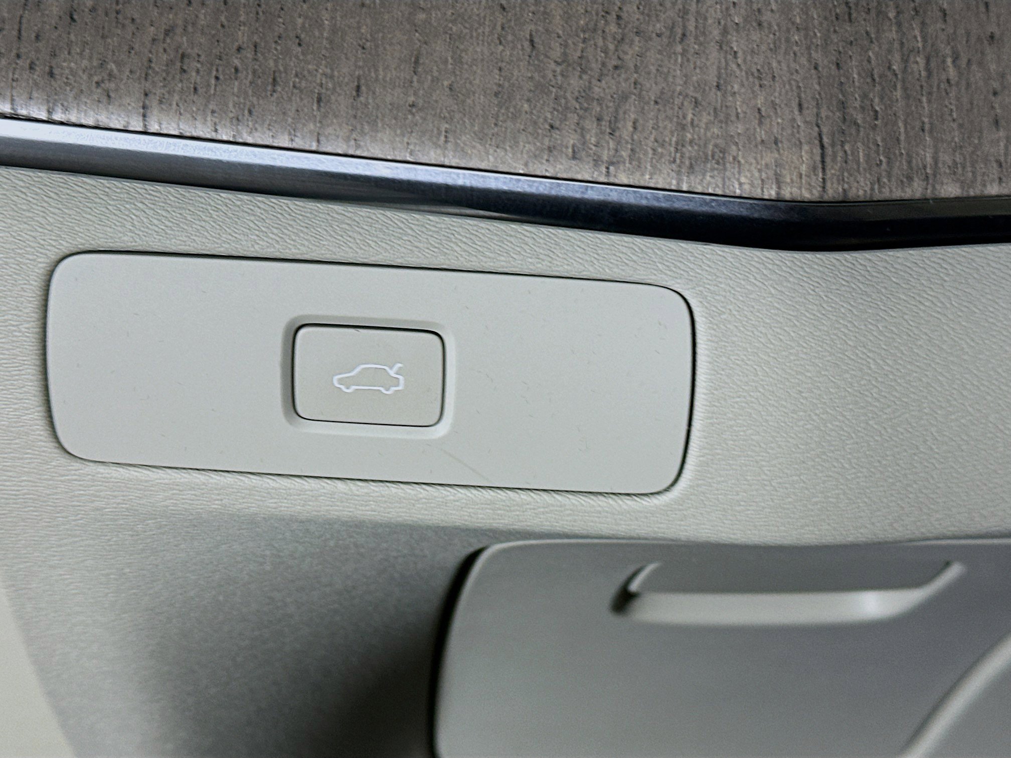 Used 2024 Volvo XC90 B6 Plus image 17