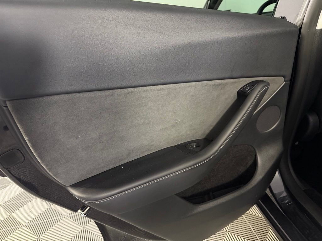 Used 2024 Tesla Model Y Long Range AWD/4WD image 26
