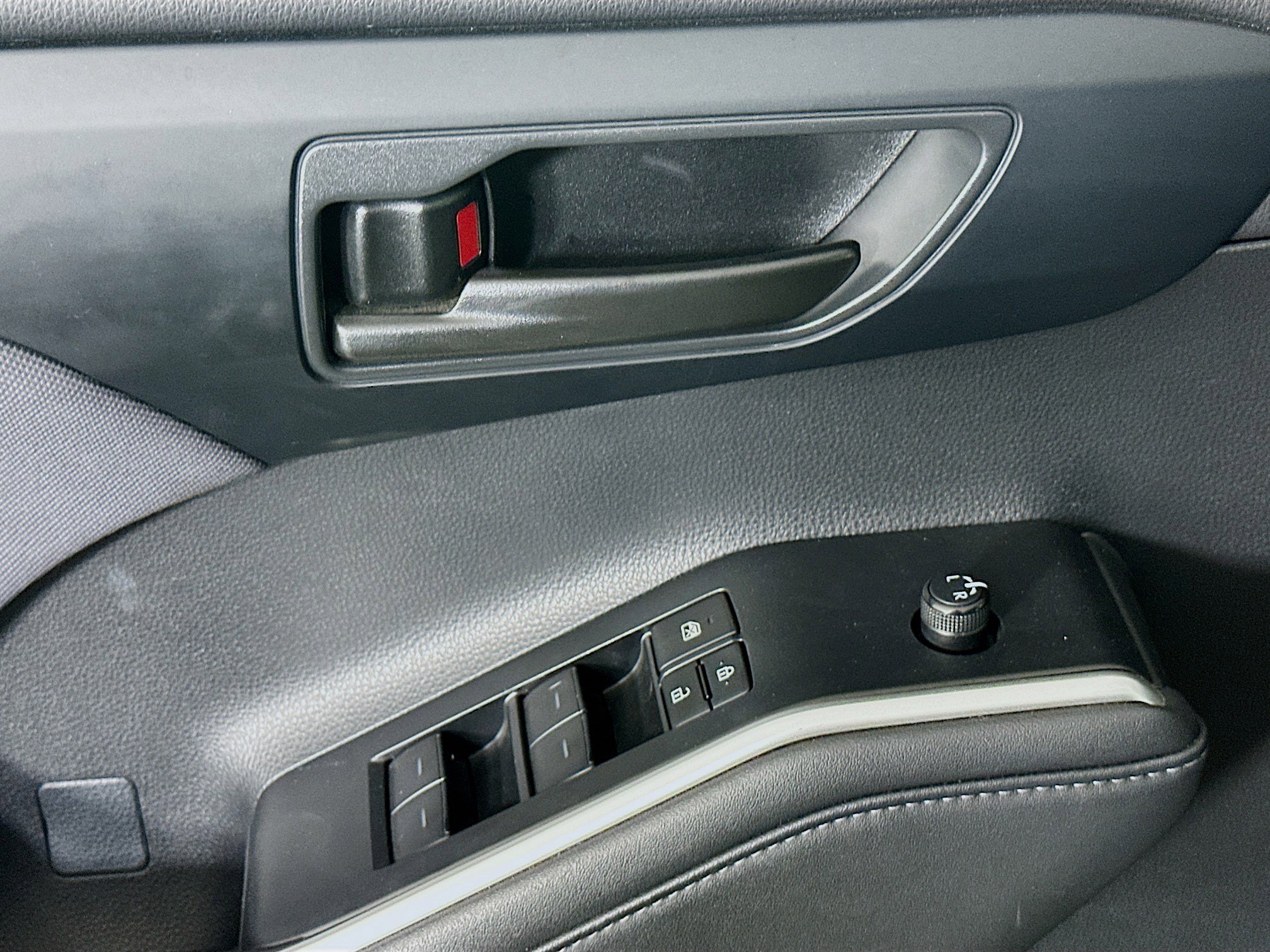 Used 2024 Toyota Highlander LE image 15