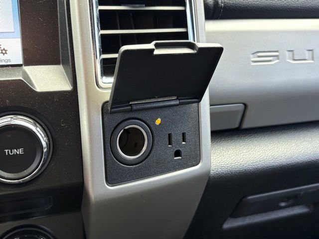 Used 2018 Ford F250 Lariat w/ Chrome Package image 16