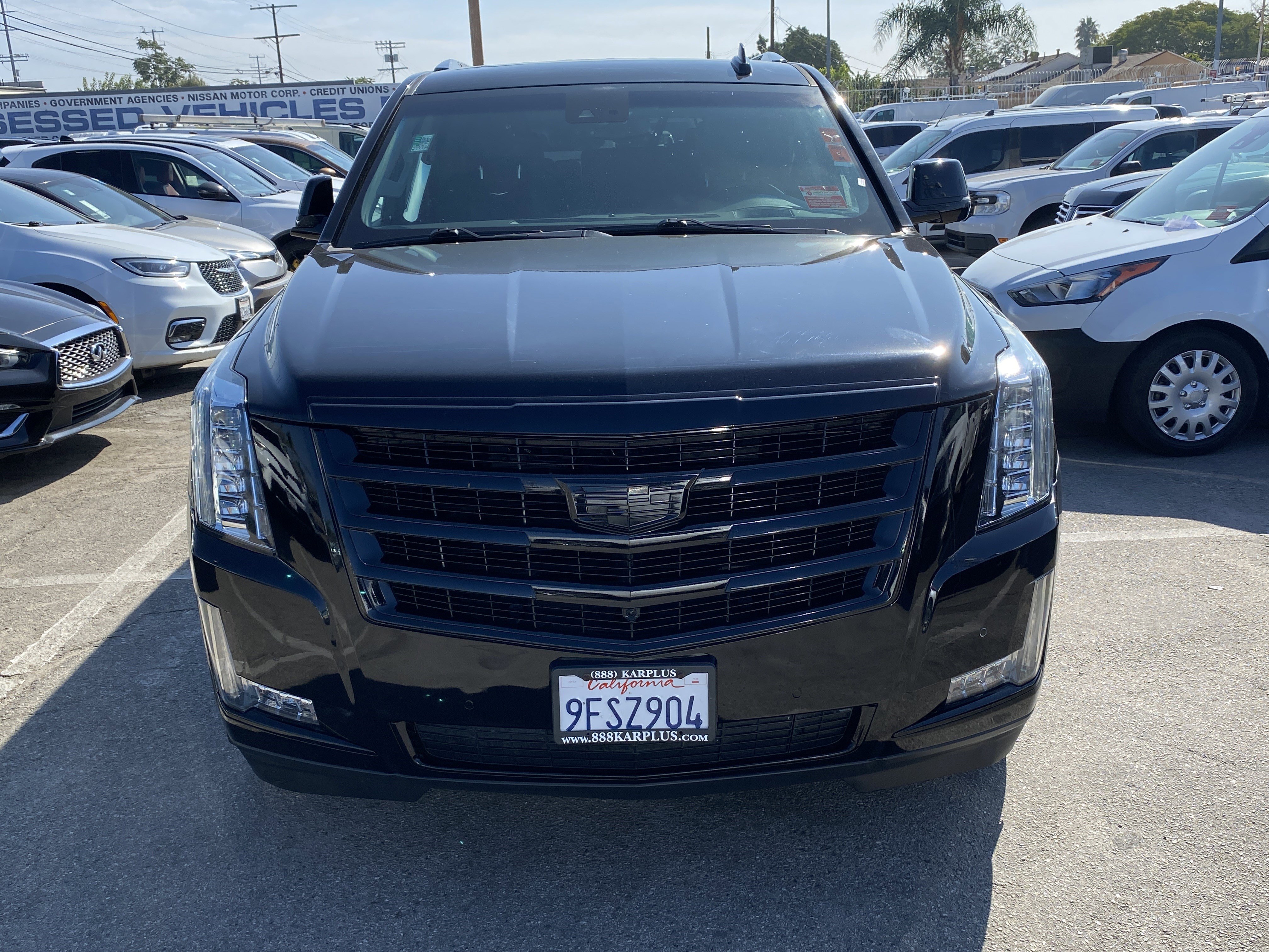 Used 2018 Cadillac Escalade Luxury image 3