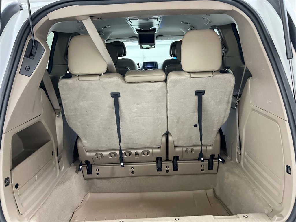 Used 2016 Chrysler Town & Country Touring image 23