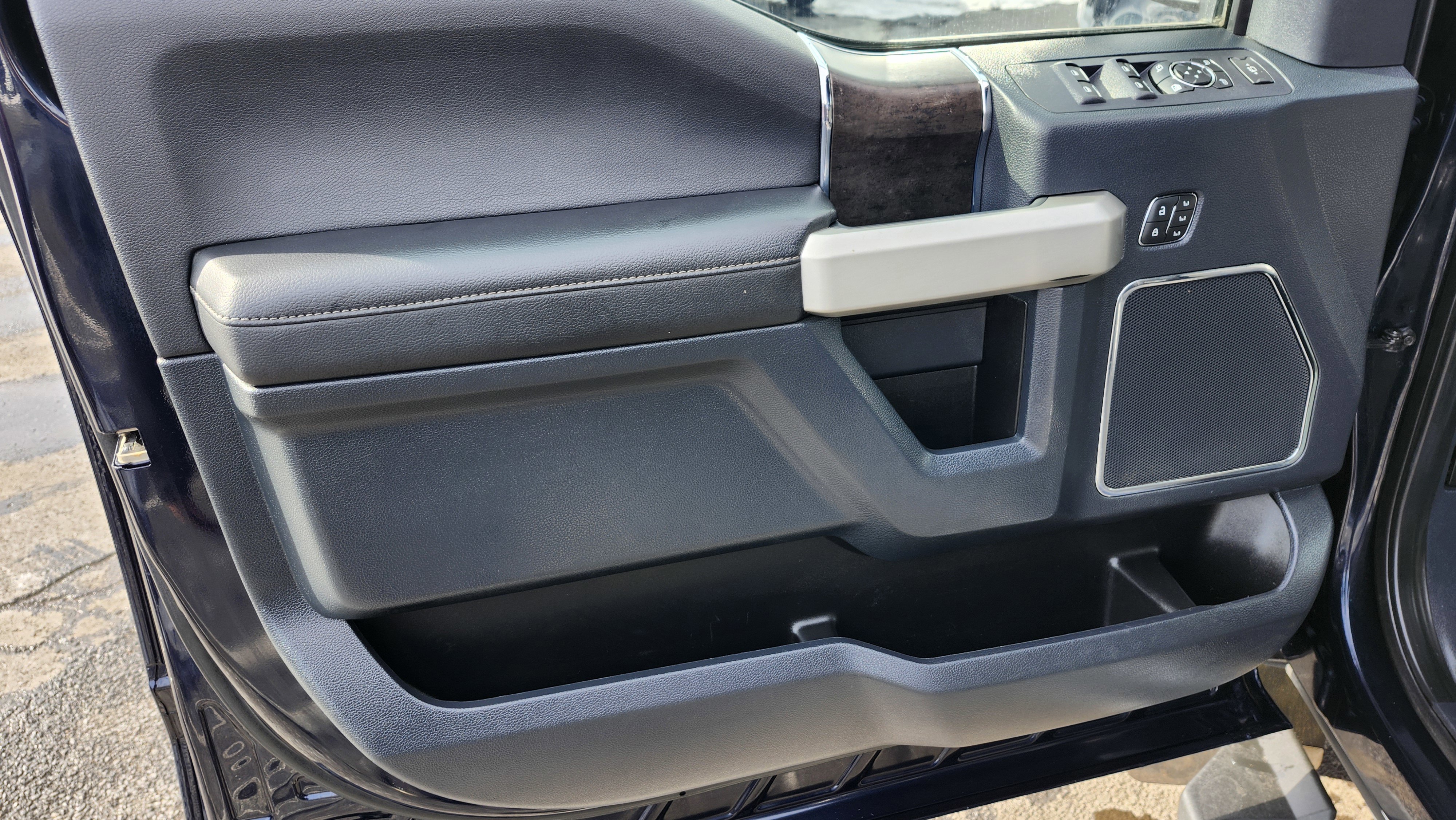 Used 2022 Ford F350 Lariat w/ Lariat Ultimate Package image 28