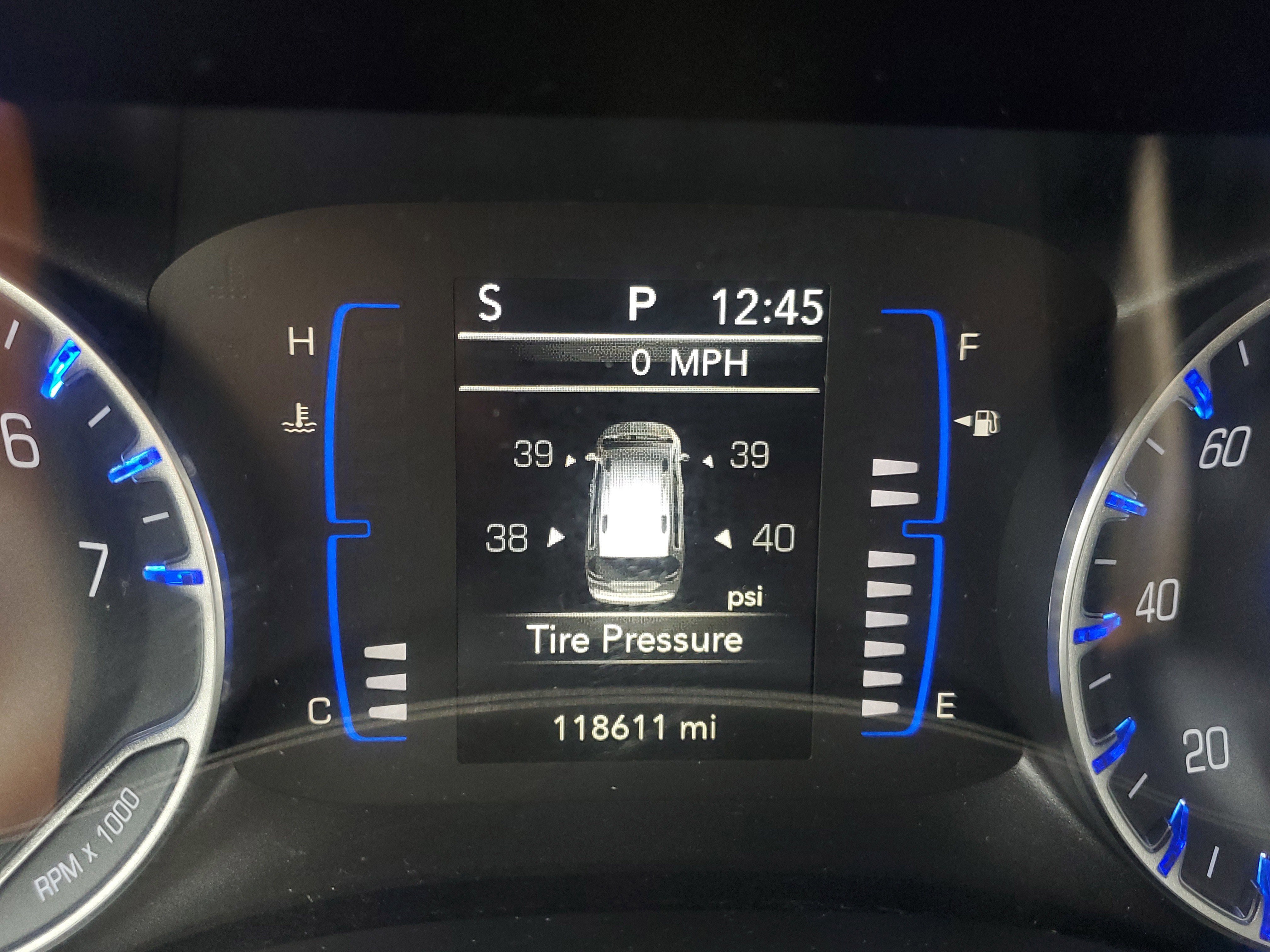 Used 2021 Chrysler Voyager Lxi image 23