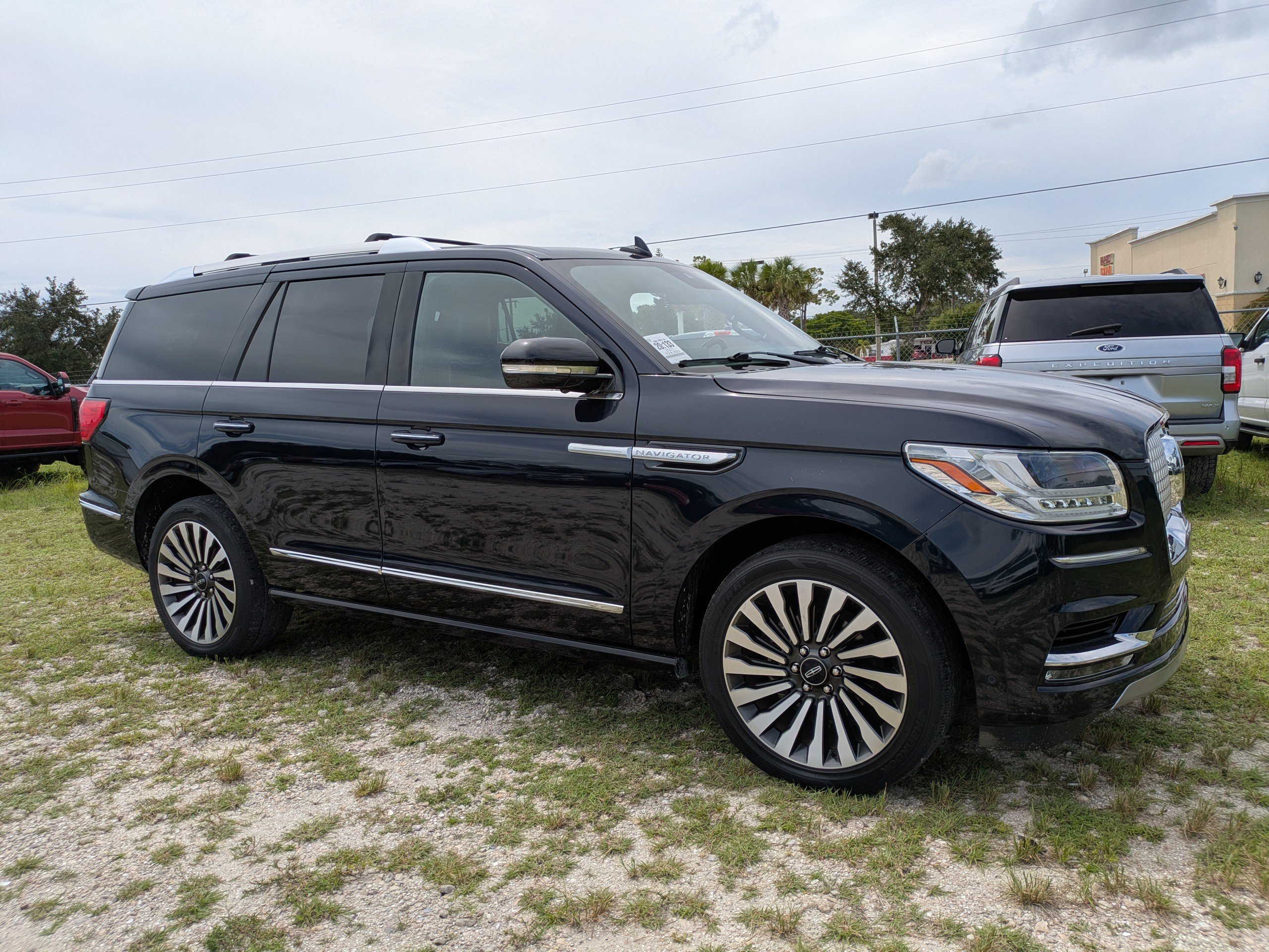 Used 2021 Lincoln Navigator Reserve w/ Luxury Package image 2
