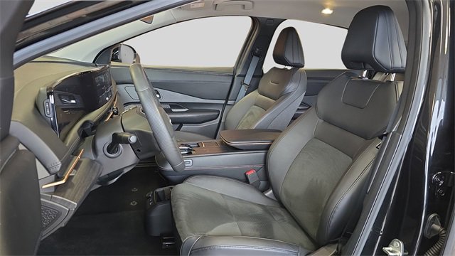 Used 2023 Nissan Ariya AWD image 11