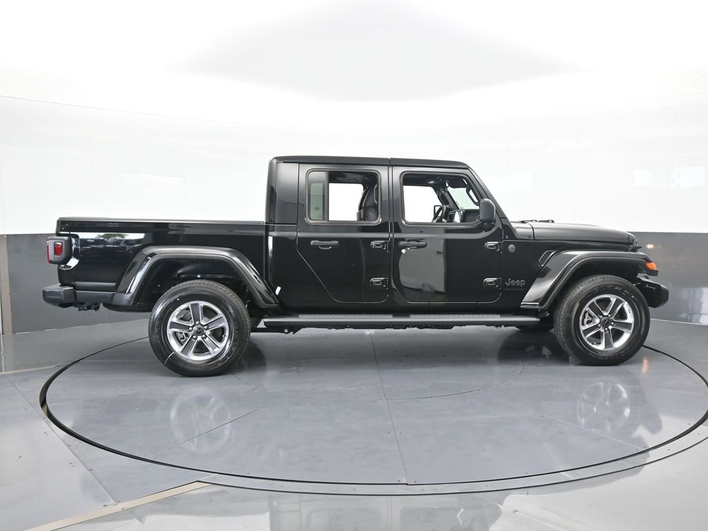 Used 2024 Jeep Gladiator Sport w/ Premium Package image 7