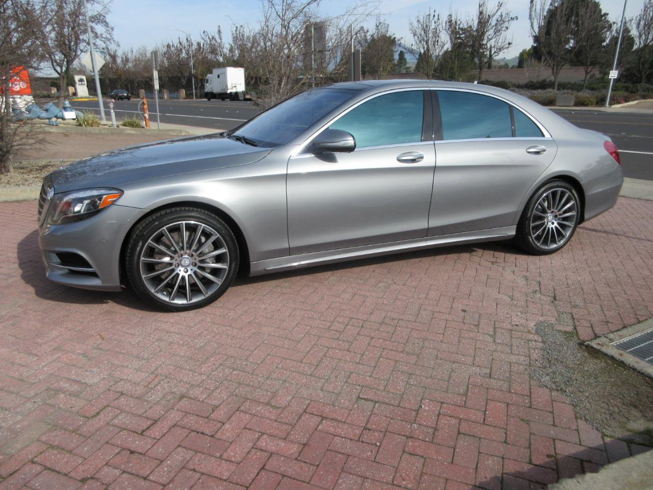 Used 2015 Mercedes-Benz S 550 Sedan image 3