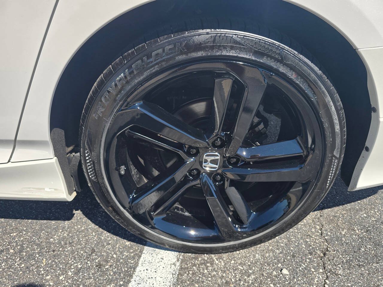 Used 2018 Honda Accord Sport image 11