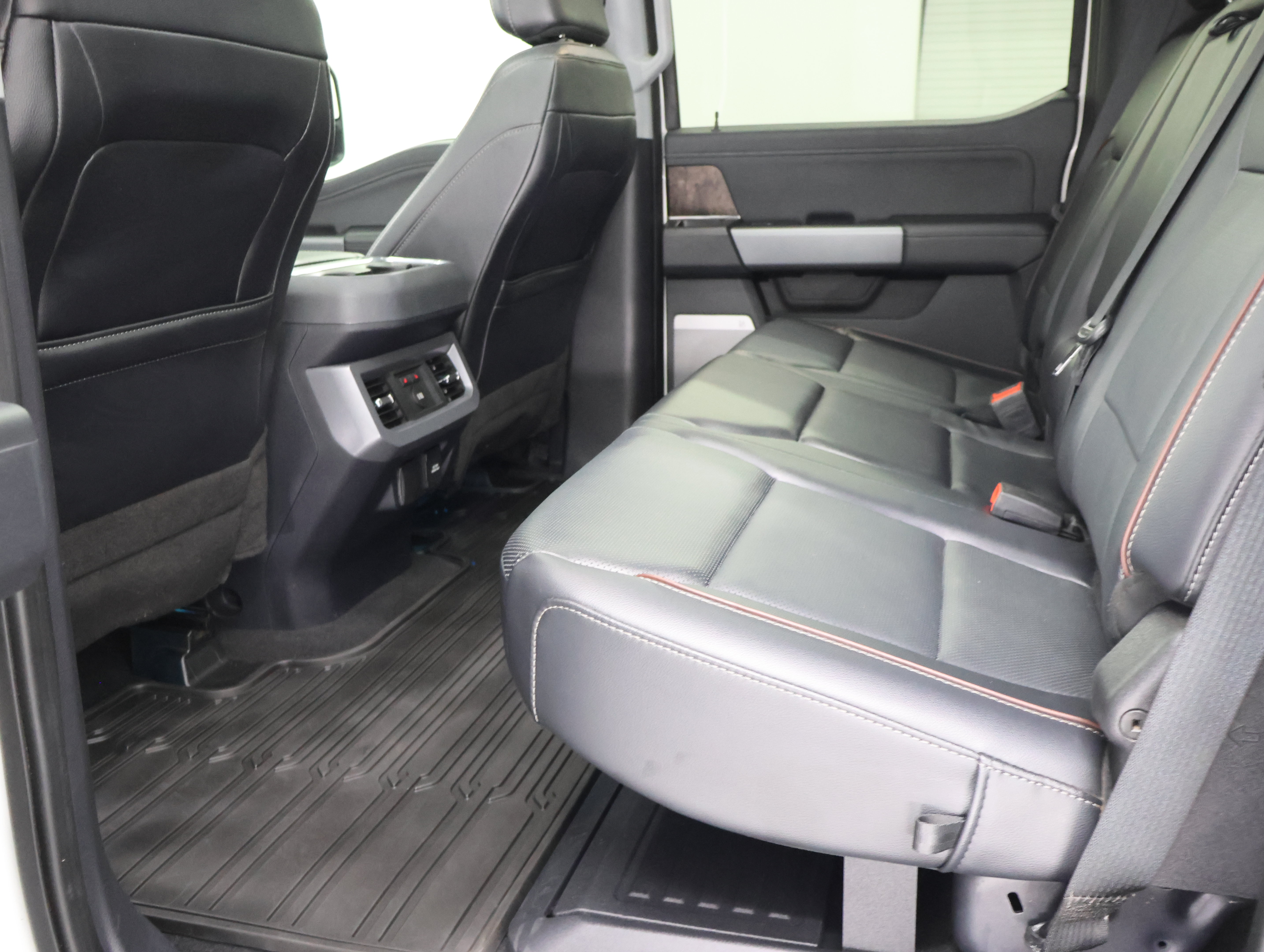 Used 2024 Ford F350 Lariat w/ Lariat Ultimate Package AWD/4WD image 9