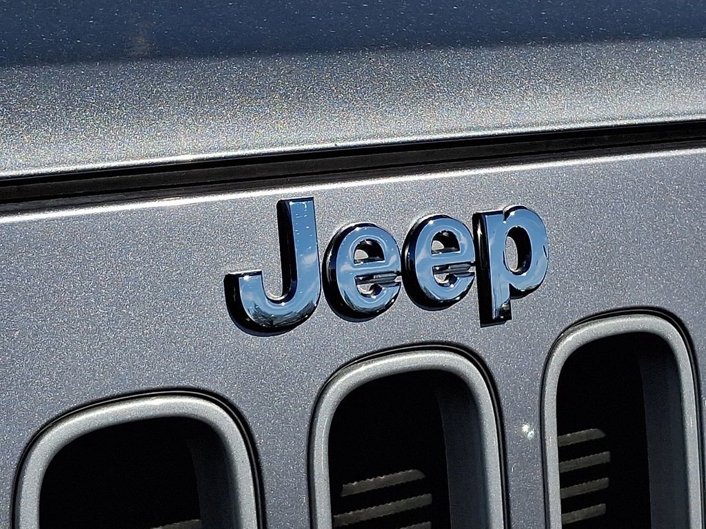 Used 2018 Jeep Wrangler Unlimited Sahara w/ Connectivity Group image 28