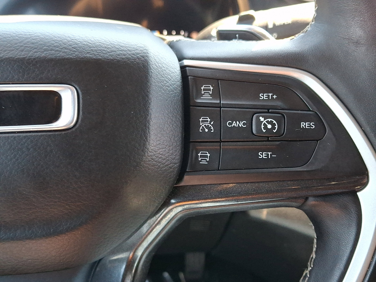 Used 2021 Jeep Grand Cherokee L Laredo AWD/4WD image 23