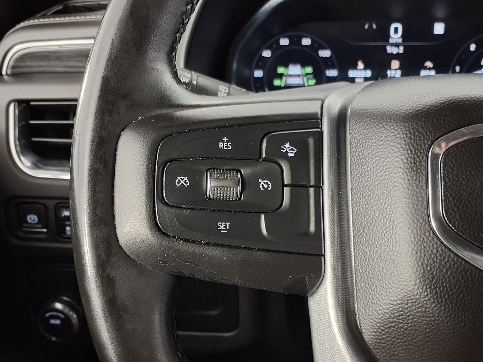 Used 2023 GMC Yukon XL SLT image 15