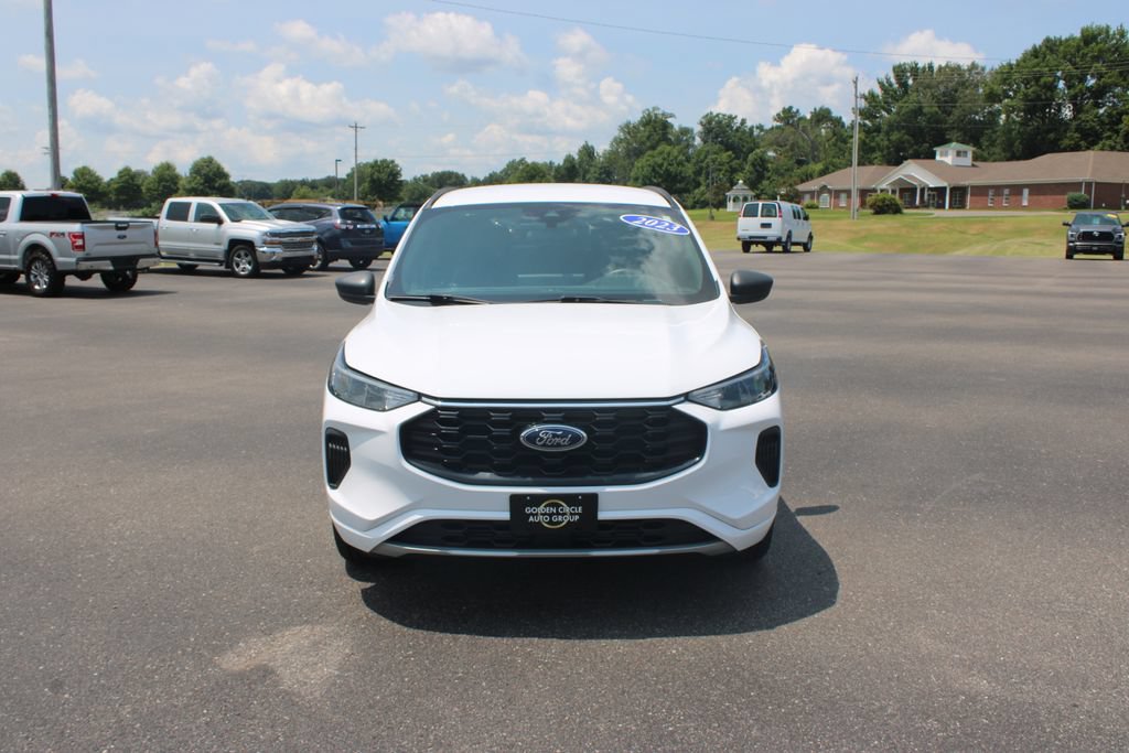 Used 2023 Ford Escape ST-Line w/ Tech Pack #1 AWD/4WD image 3