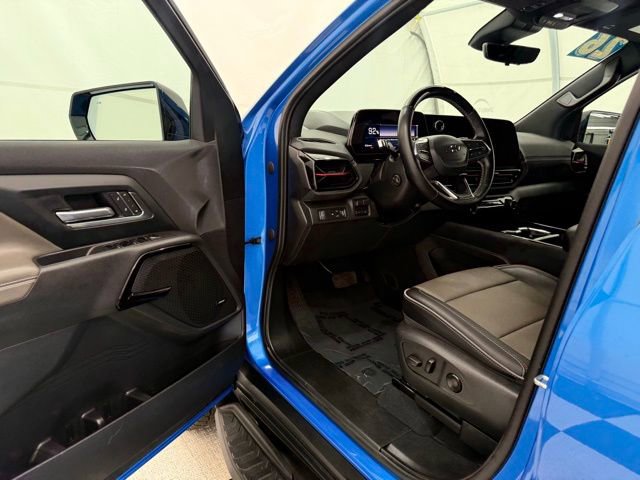 Used 2026 Chevrolet Silverado EV Trail Boss AWD/4WD image 32
