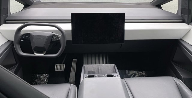 Used 2024 Tesla Cybertruck AWD Crew Cab image 17