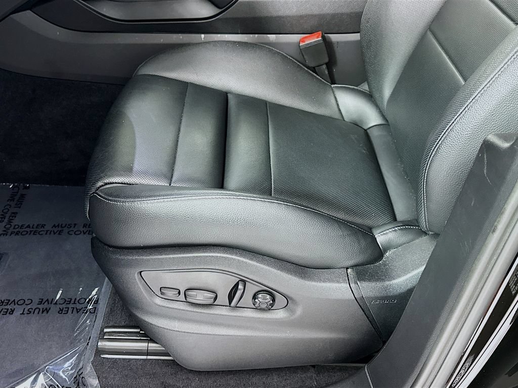Certified 2024 Porsche Cayenne AWD/4WD image 22