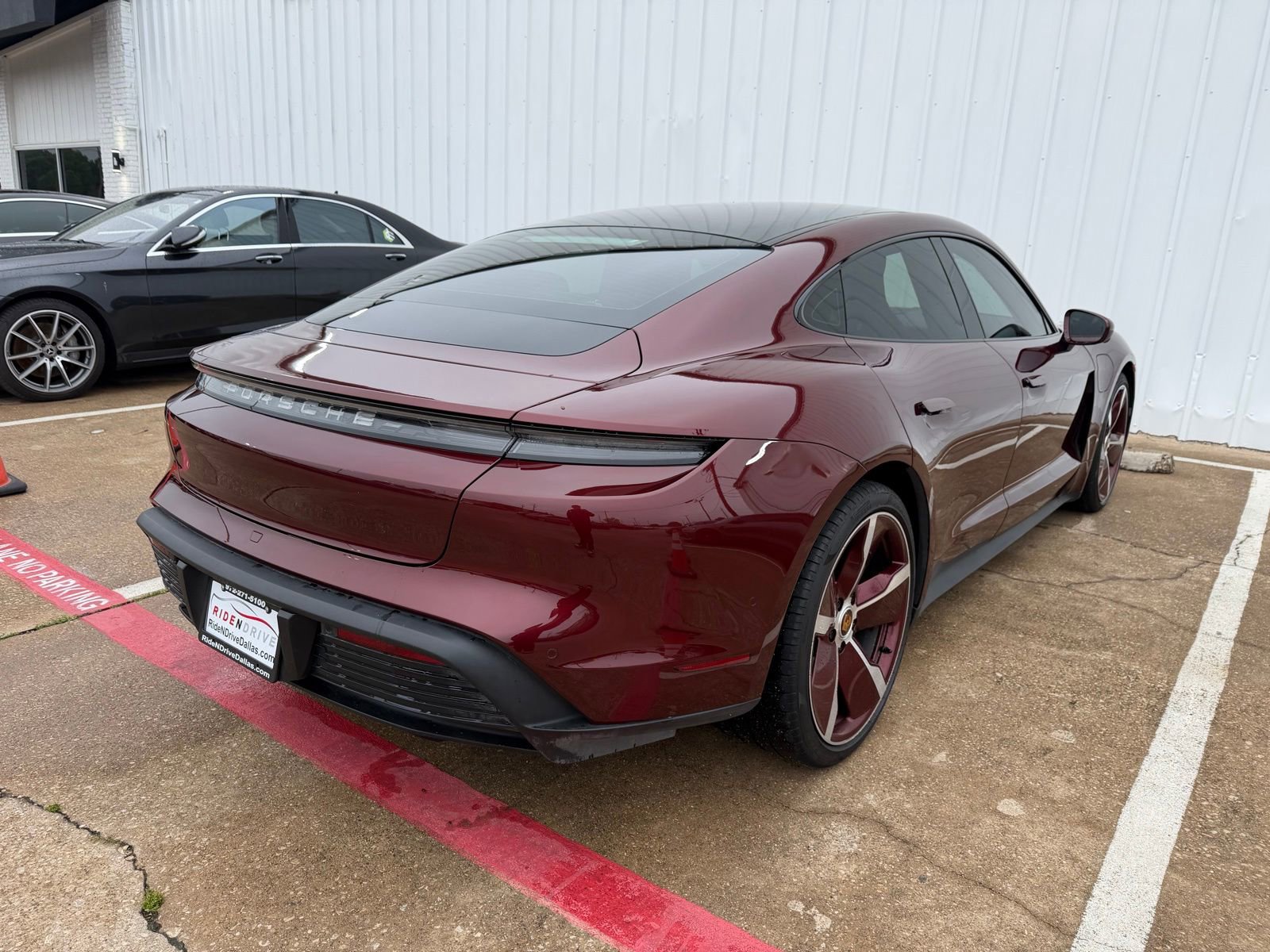 Used 2023 Porsche Taycan image 7